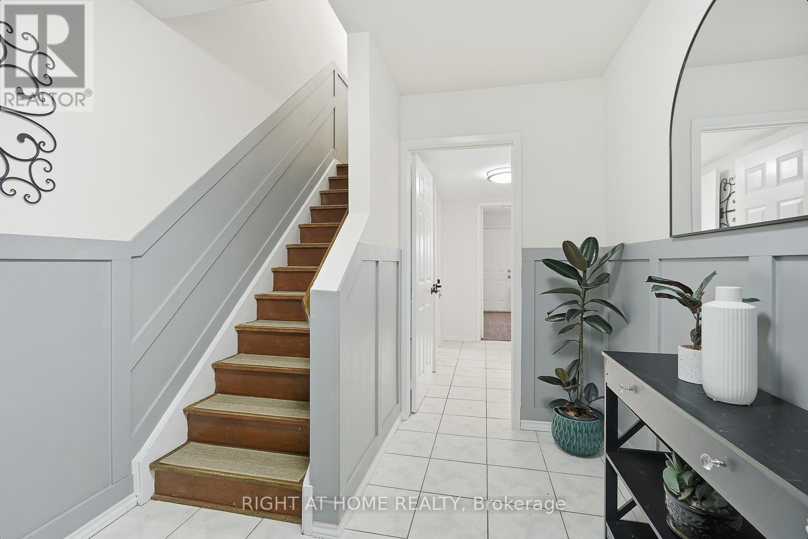 216 Fleetwood Crescent, Brampton, Ontario  L6T 2E6 - Photo 7 - W12685568