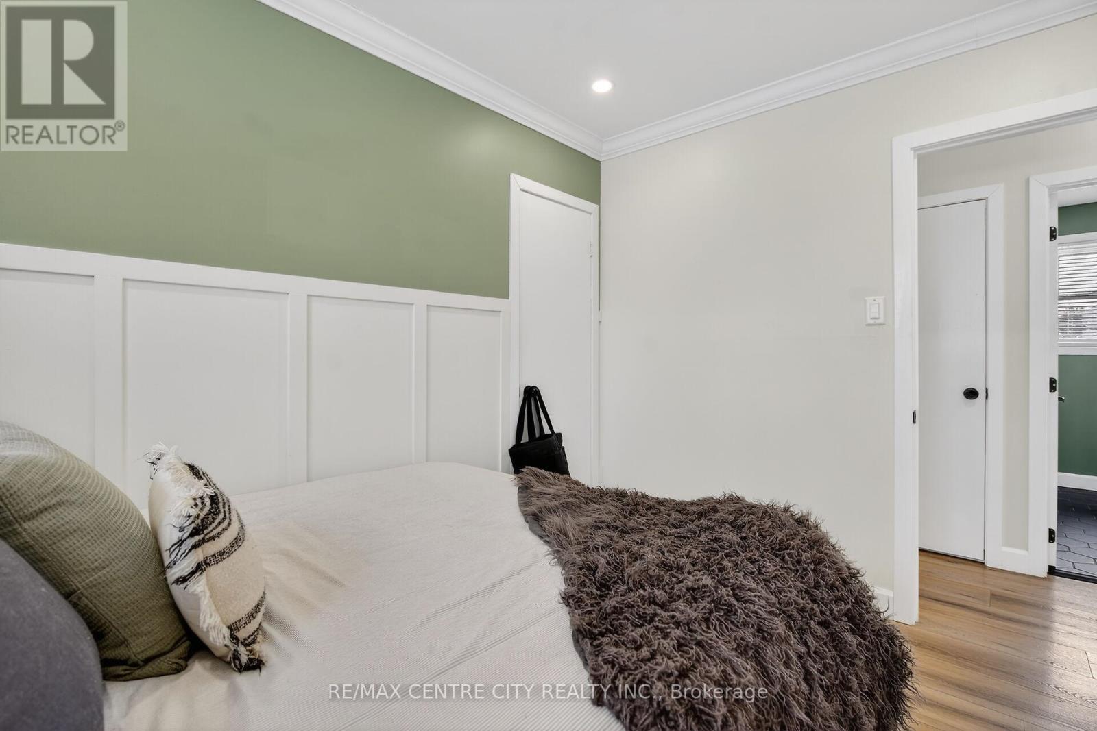 Photo 25 of 47 for 196 Byron Street