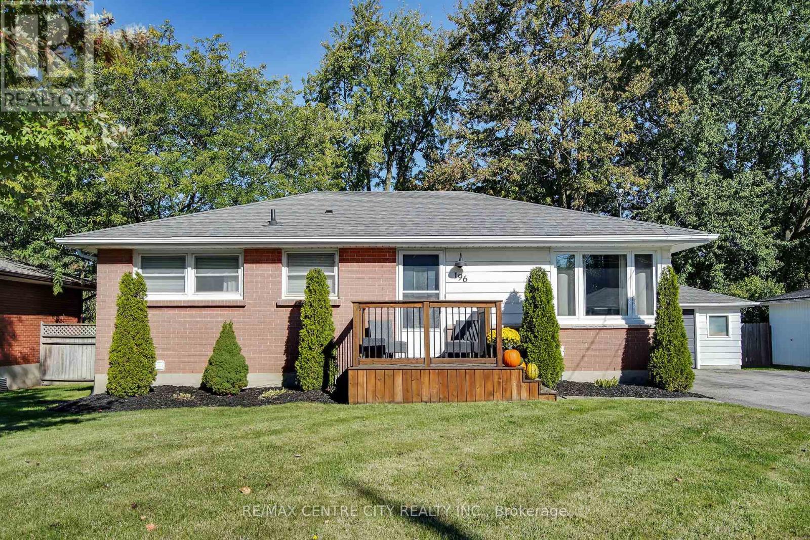 196 Byron Street, Zorra (Thamesford), Ontario  N0M 2M0 - Photo 3 - X12797646