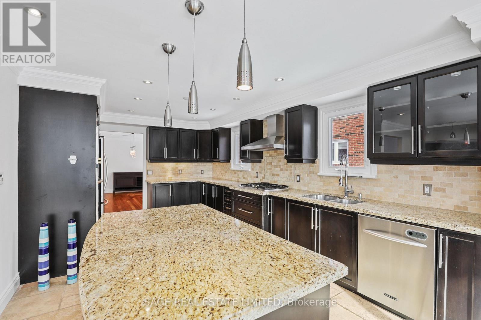 310 Hidden Trail, Toronto (Westminster-Branson), Ontario  M2R 3R8 - Photo 13 - C12797728