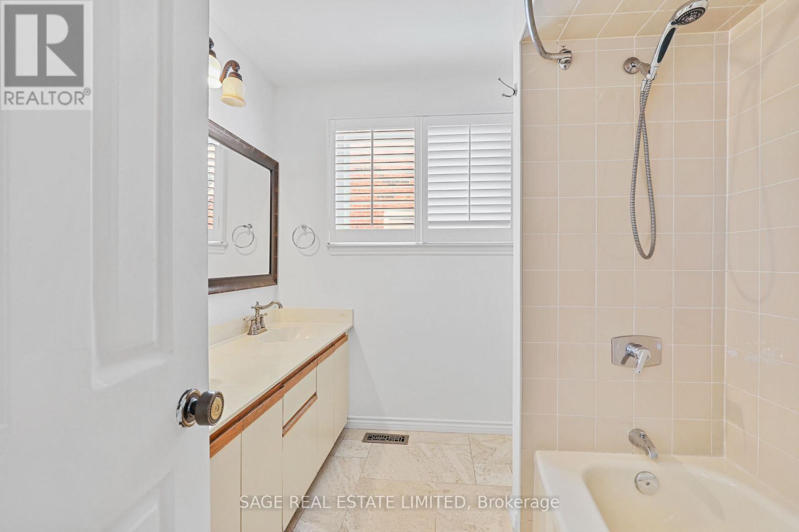 310 Hidden Trail, Toronto (Westminster-Branson), Ontario  M2R 3R8 - Photo 16 - C12797728