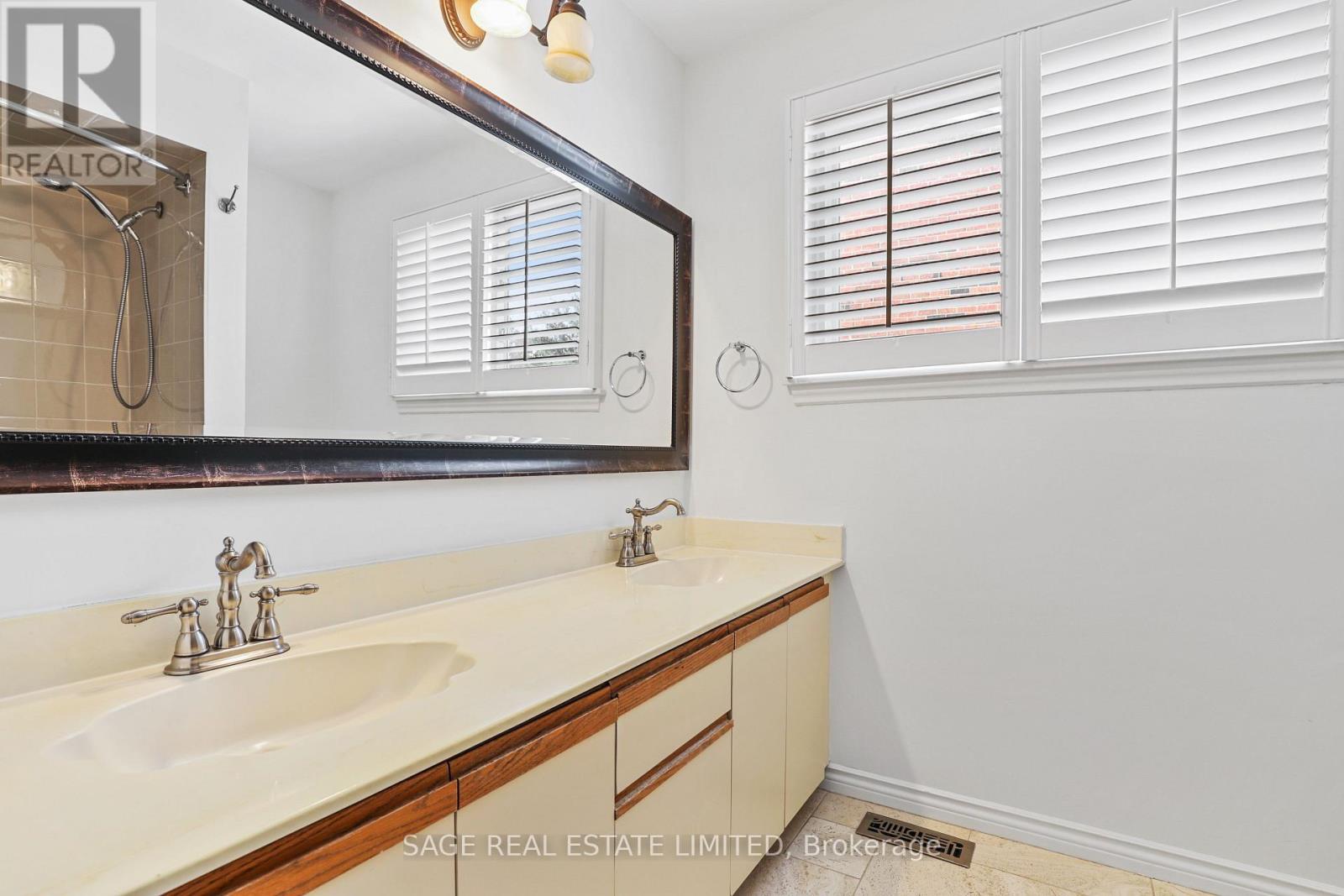 310 Hidden Trail, Toronto (Westminster-Branson), Ontario  M2R 3R8 - Photo 17 - C12797728