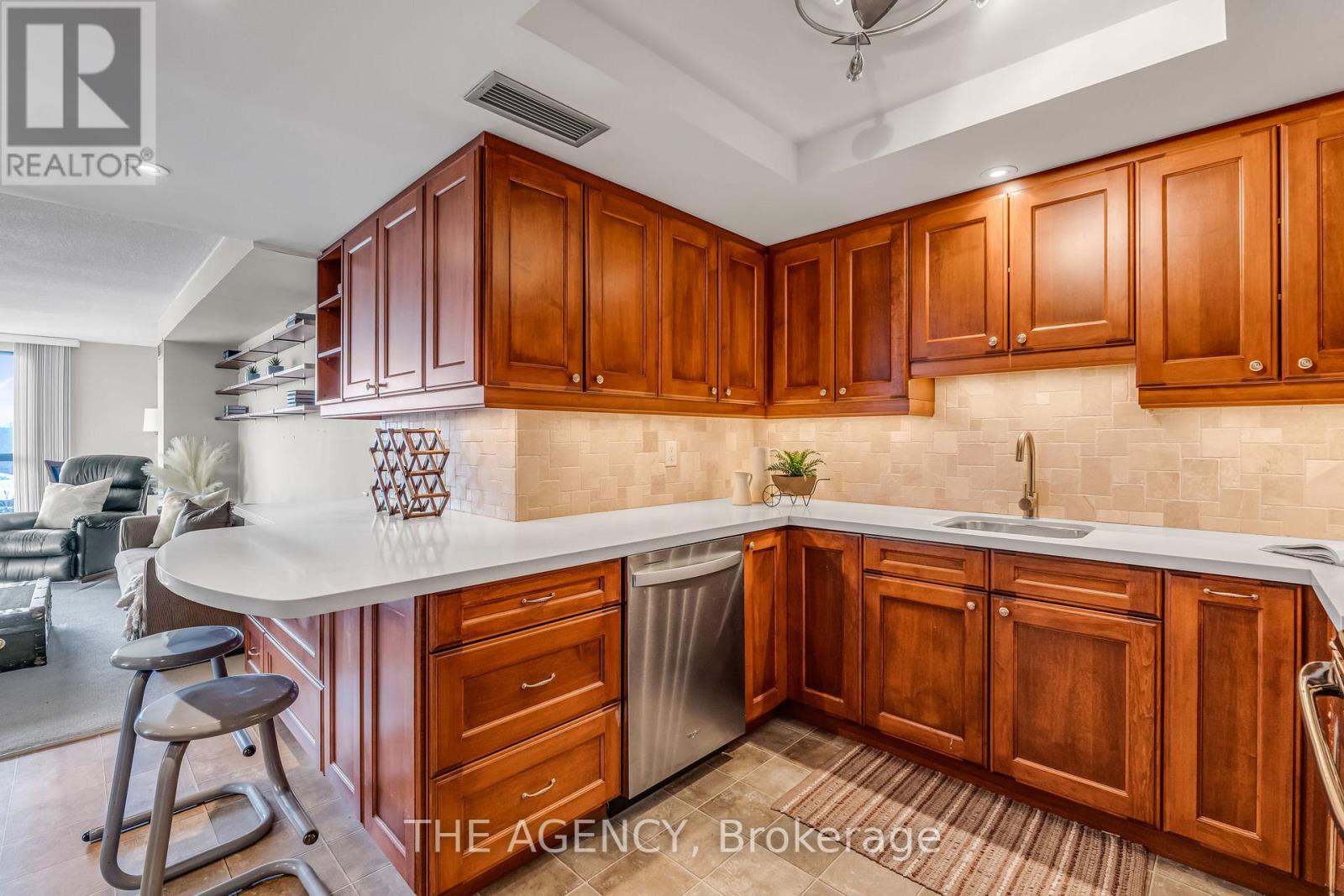 602 - 3 Concorde Place, Toronto (Banbury-Don Mills), Ontario  M3C 3K7 - Photo 5 - C12797870