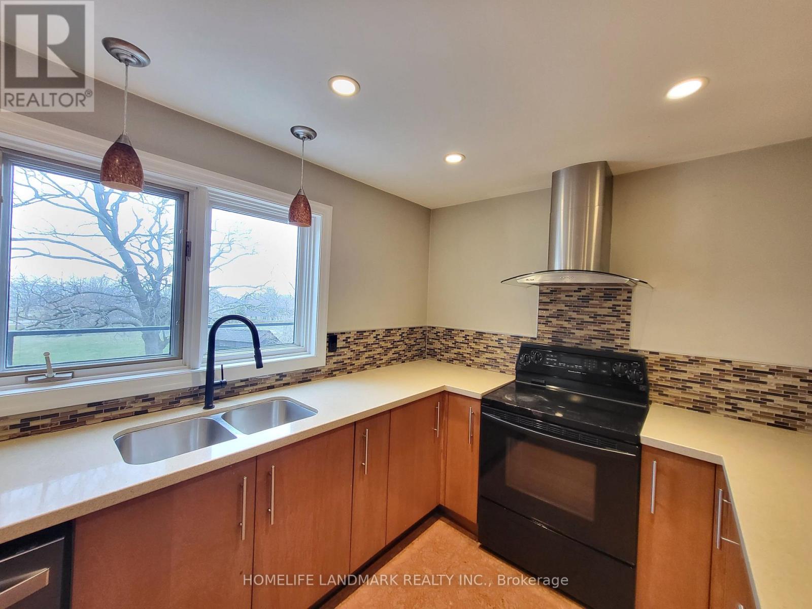 107 Bolland Crescent, Ajax, Ontario  L1S 3H1 - Photo 8 - E12797680