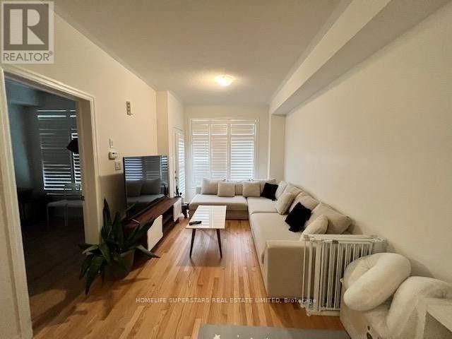 221 Vivant Street, Newmarket (Woodland Hill), Ontario  L3X 0K7 - Photo 11 - N12797884