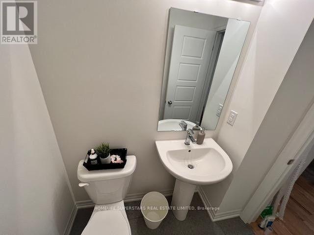 221 Vivant Street, Newmarket (Woodland Hill), Ontario  L3X 0K7 - Photo 6 - N12797884