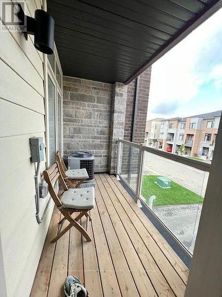 221 Vivant Street, Newmarket (Woodland Hill), Ontario  L3X 0K7 - Photo 8 - N12797884