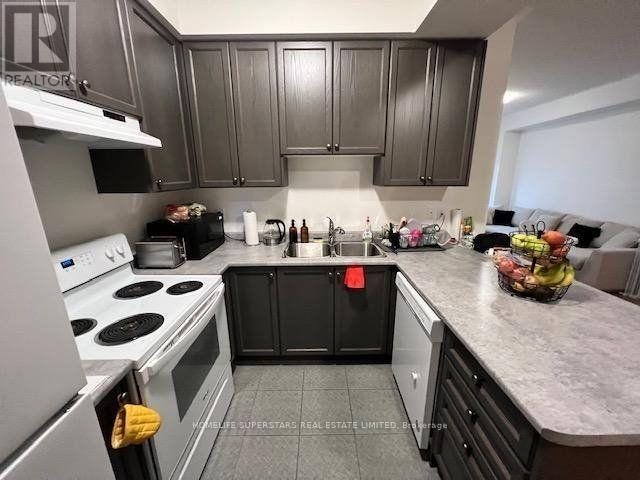 221 Vivant Street, Newmarket (Woodland Hill), Ontario  L3X 0K7 - Photo 9 - N12797884