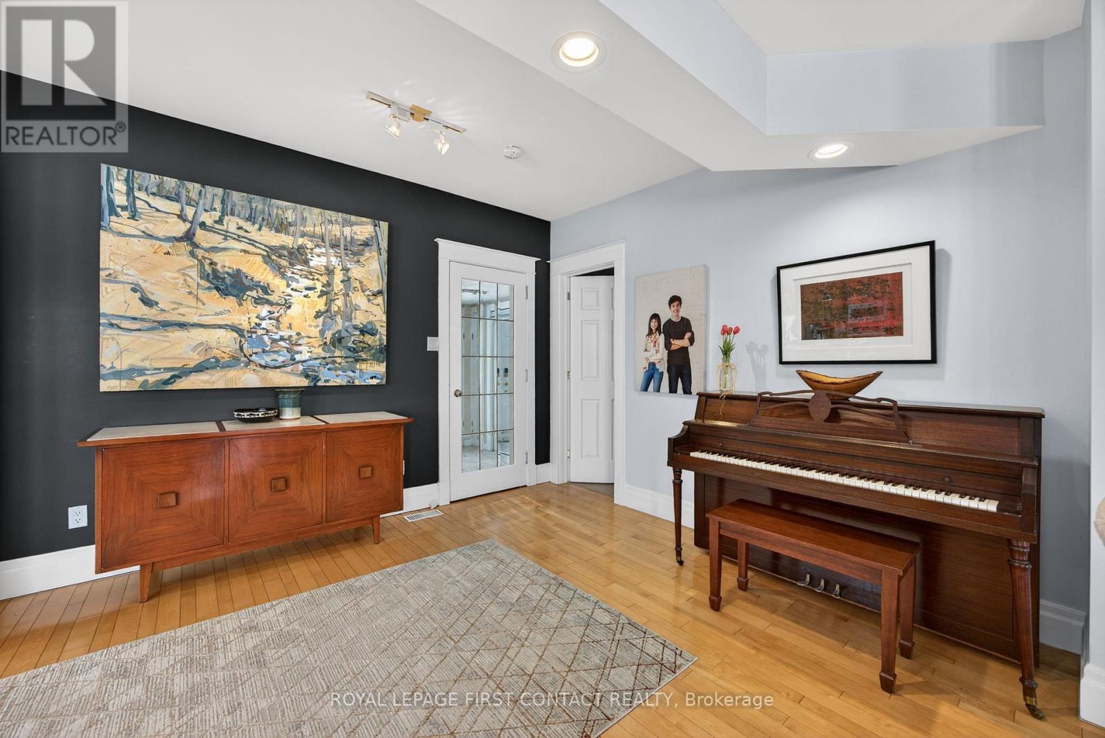 162 Kempenfelt Drive, Barrie (North Shore), Ontario  L4M 1C2 - Photo 12 - S12797780