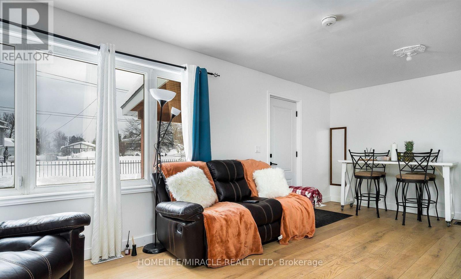 101 River Road E, Wasaga Beach, Ontario  L9Z 2L1 - Photo 5 - S12797882