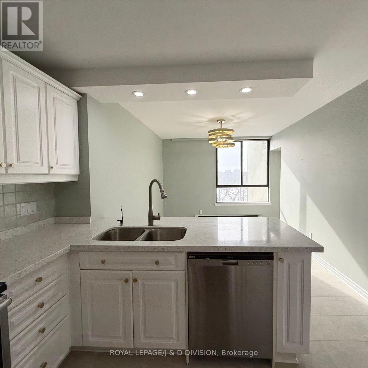 B4 - 284 Mill Road, Toronto (Markland Wood), Ontario  M9C 4W6 - Photo 6 - W12797666