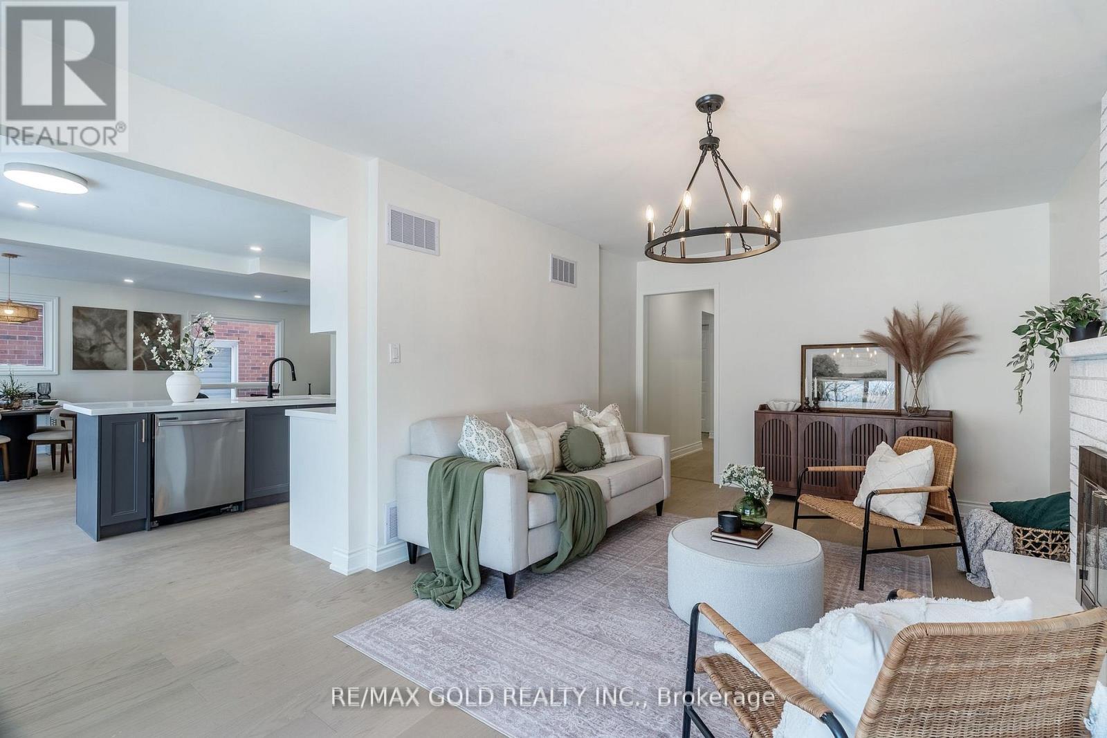 1138 Sawgrass Crescent, Mississauga, Ontario  L5C 3V4 - Photo 11 - W12797752