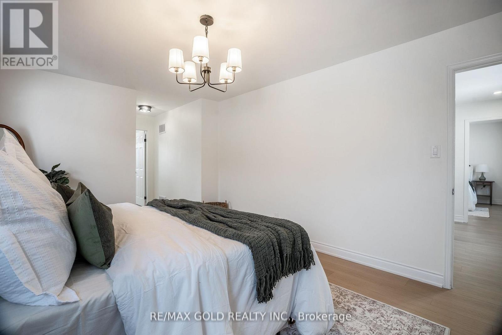 1138 Sawgrass Crescent, Mississauga, Ontario  L5C 3V4 - Photo 25 - W12797752