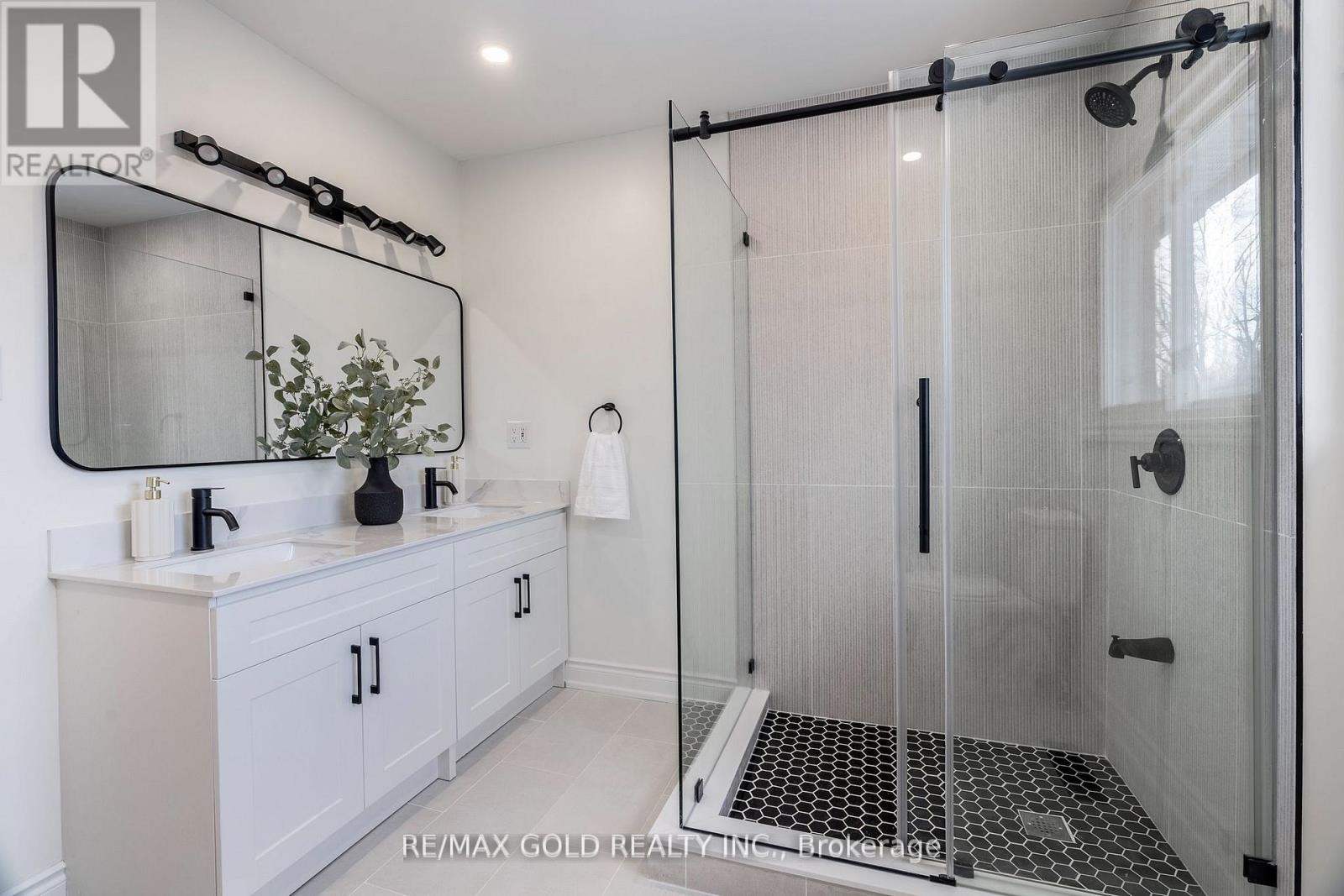 1138 Sawgrass Crescent, Mississauga, Ontario  L5C 3V4 - Photo 26 - W12797752