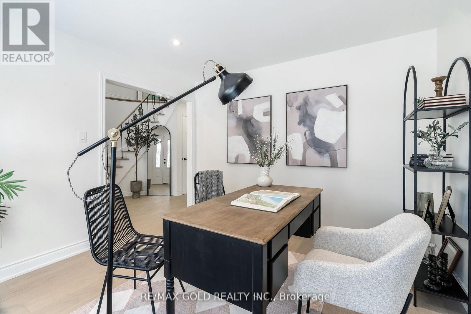 1138 Sawgrass Crescent, Mississauga, Ontario  L5C 3V4 - Photo 4 - W12797752