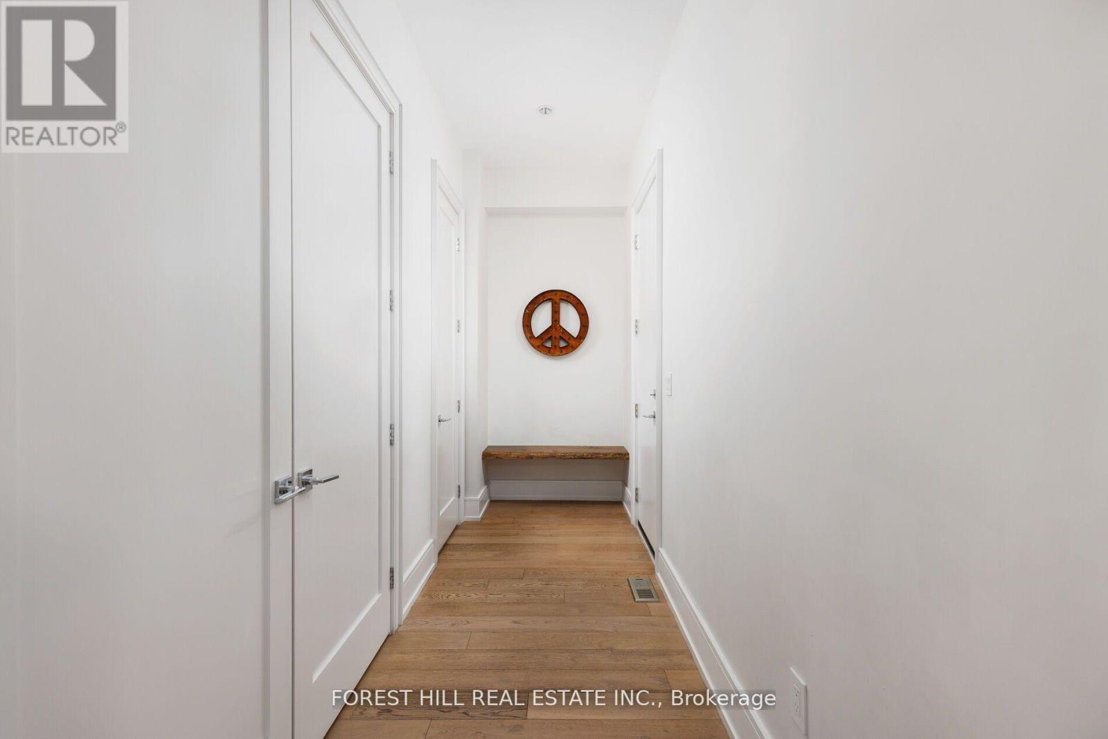 8 NORA ROAD Toronto (Islington-City Centre West), ON M9A 1C9