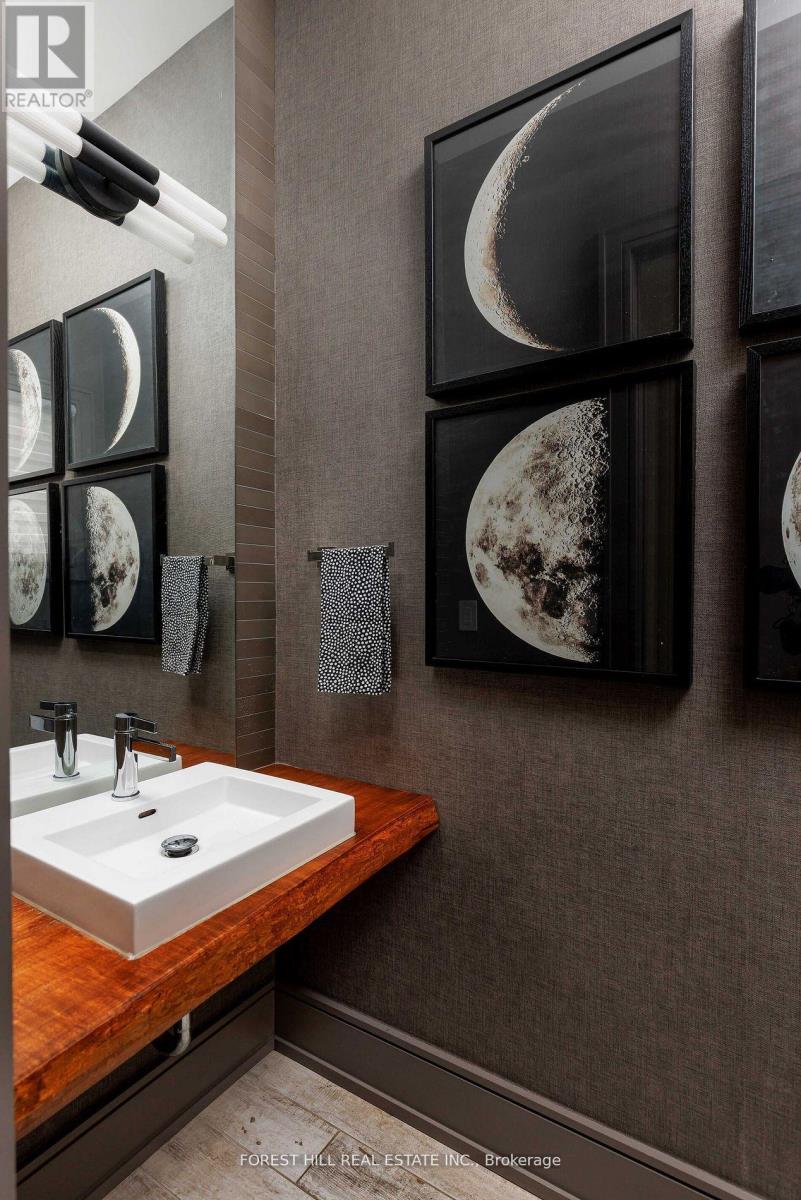 8 NORA ROAD Toronto (Islington-City Centre West), ON M9A 1C9