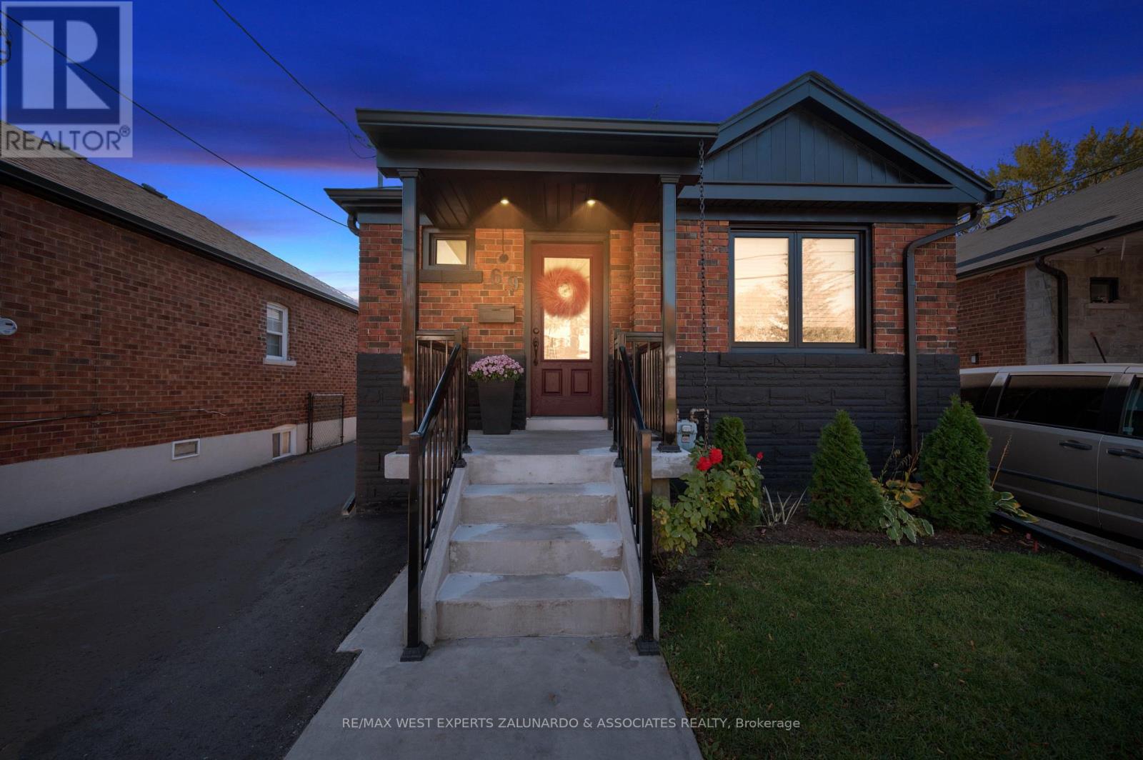 69 FOXWELL STREET, toronto (rockcliffe-smythe), Ontario