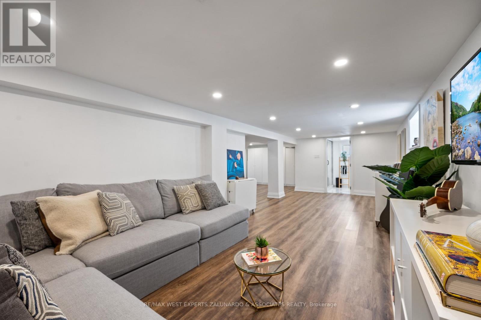 69 Foxwell Street, Toronto (Rockcliffe-Smythe), Ontario  M6N 1Y9 - Photo 23 - W12797766