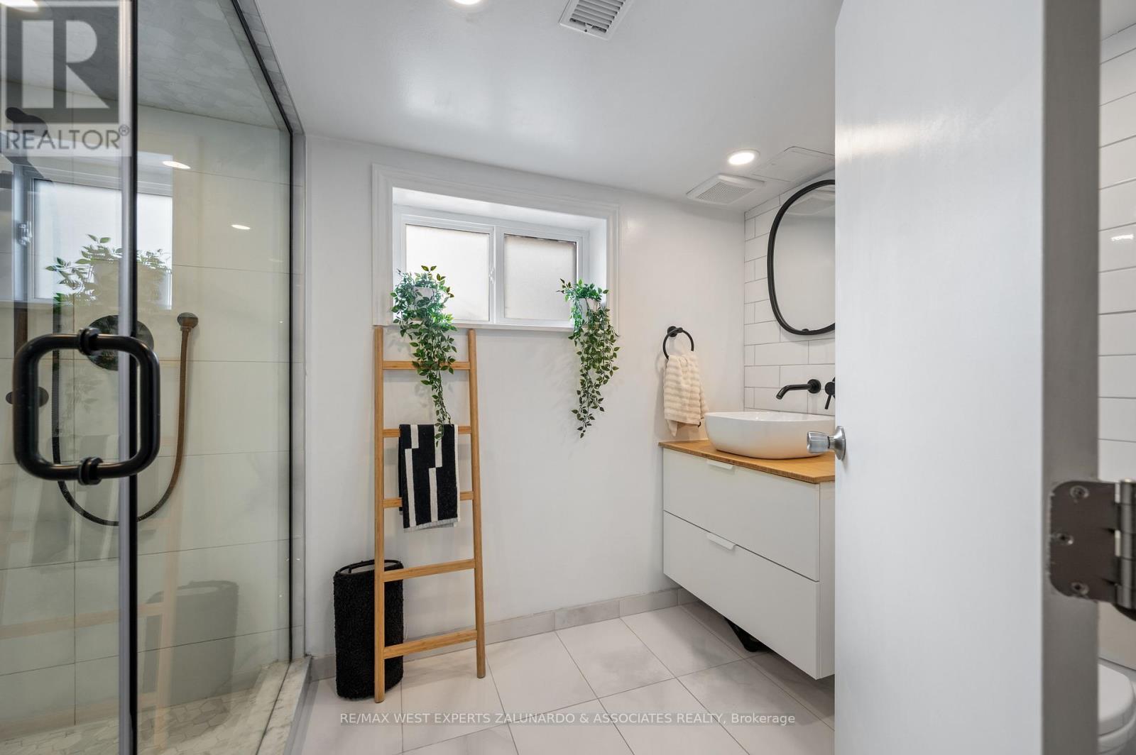 69 Foxwell Street, Toronto (Rockcliffe-Smythe), Ontario  M6N 1Y9 - Photo 24 - W12797766