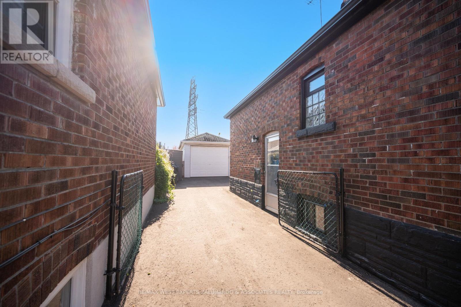 69 Foxwell Street, Toronto (Rockcliffe-Smythe), Ontario  M6N 1Y9 - Photo 27 - W12797766