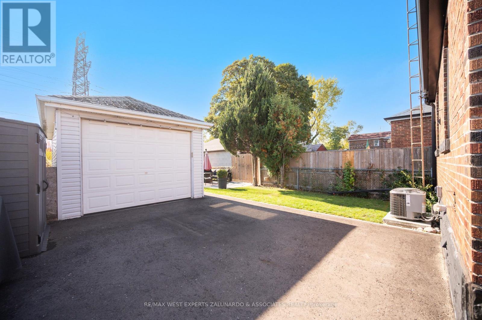 69 Foxwell Street, Toronto (Rockcliffe-Smythe), Ontario  M6N 1Y9 - Photo 28 - W12797766