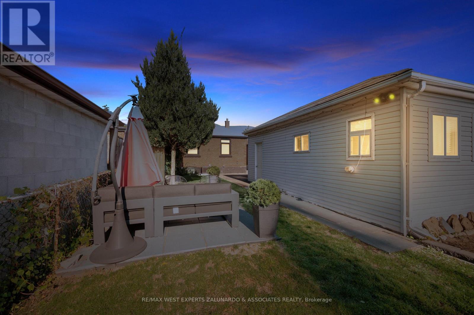 69 Foxwell Street, Toronto (Rockcliffe-Smythe), Ontario  M6N 1Y9 - Photo 31 - W12797766