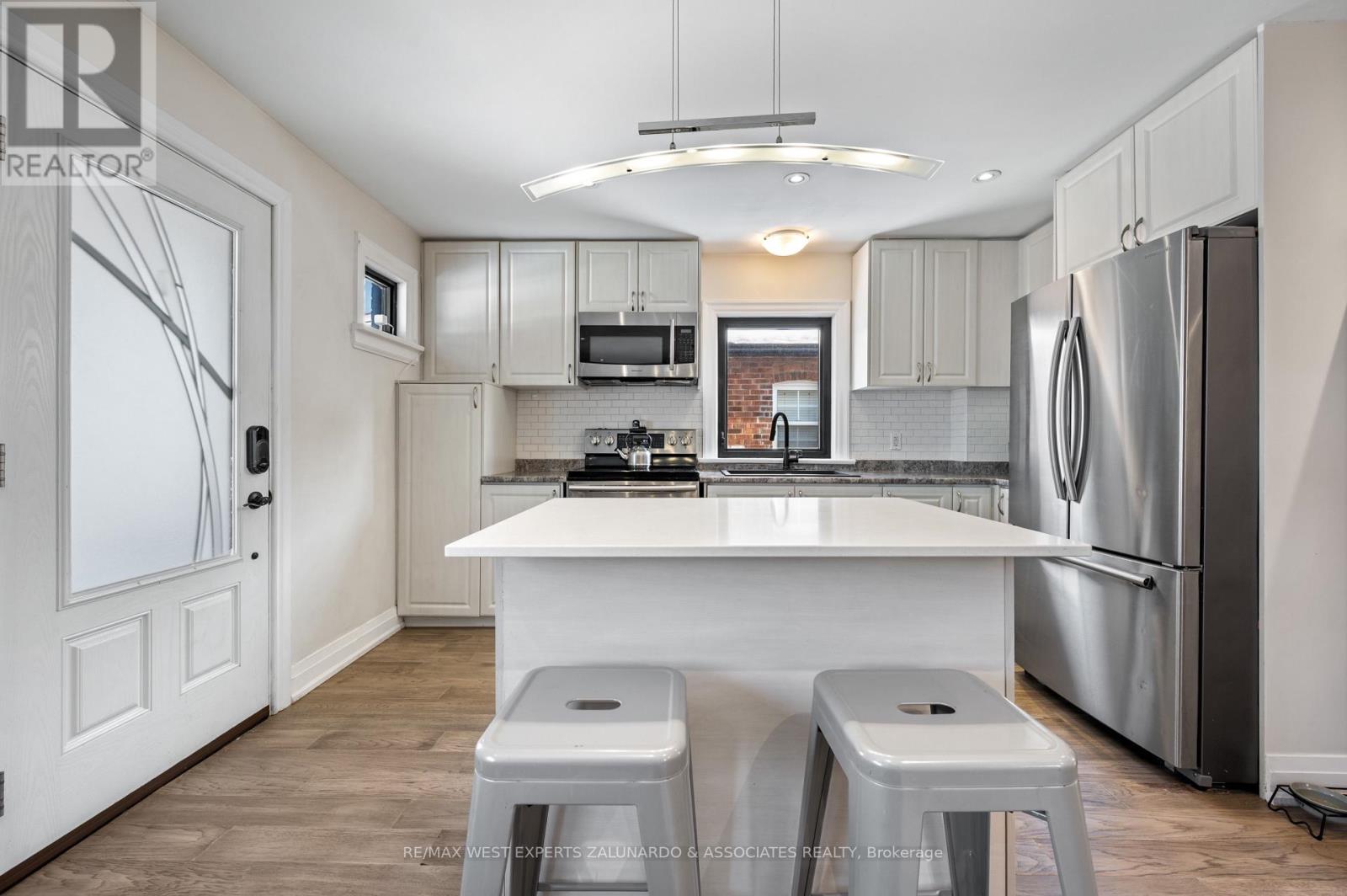 69 Foxwell Street, Toronto (Rockcliffe-Smythe), Ontario  M6N 1Y9 - Photo 7 - W12797766