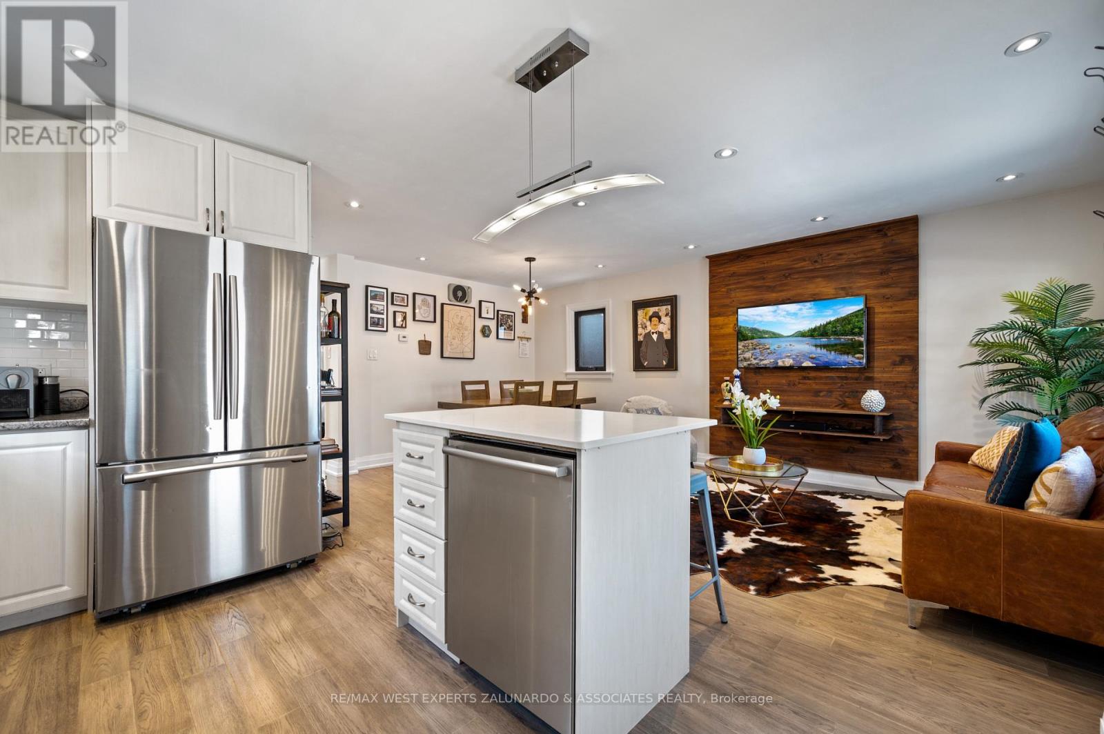 69 Foxwell Street, Toronto (Rockcliffe-Smythe), Ontario  M6N 1Y9 - Photo 8 - W12797766