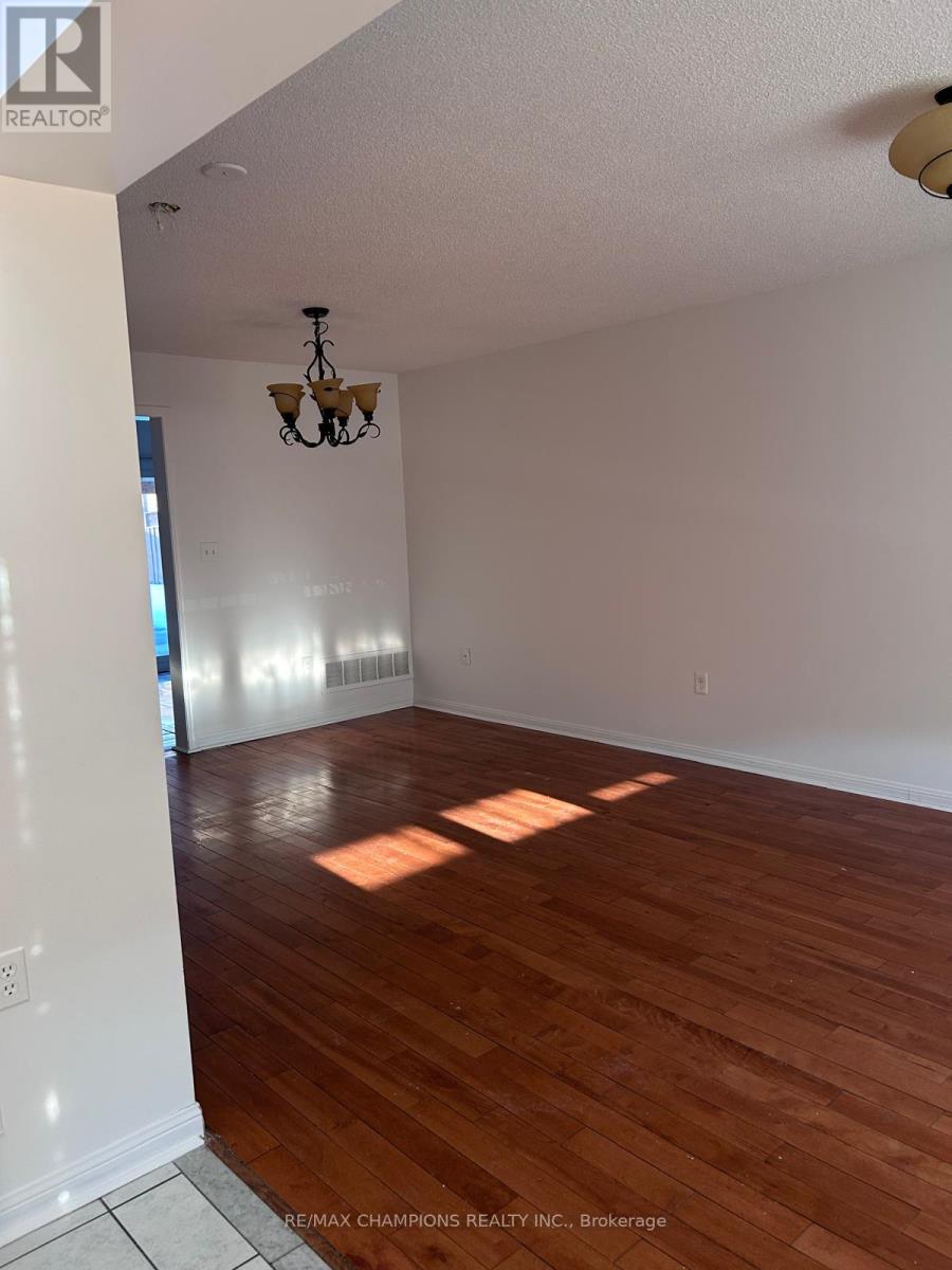 110 Mountainberry Road, Brampton (Sandringham-Wellington), Ontario  L6R 2L7 - Photo 2 - W12797834