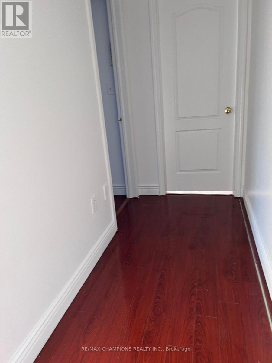 110 Mountainberry Road, Brampton (Sandringham-Wellington), Ontario  L6R 2L7 - Photo 7 - W12797834