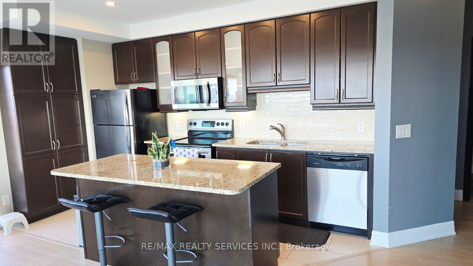 1308 - 100 John Street, Brampton (Downtown Brampton), Ontario  L6N 2S8 - Photo 10 - W12797848