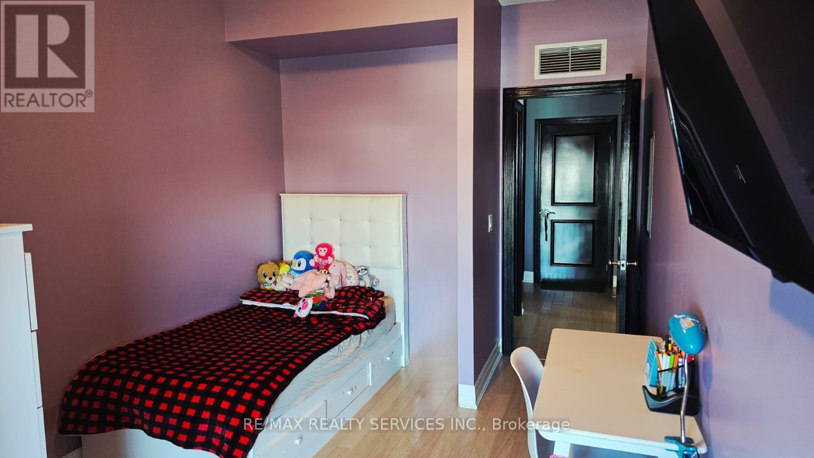 1308 - 100 John Street, Brampton (Downtown Brampton), Ontario  L6N 2S8 - Photo 18 - W12797848