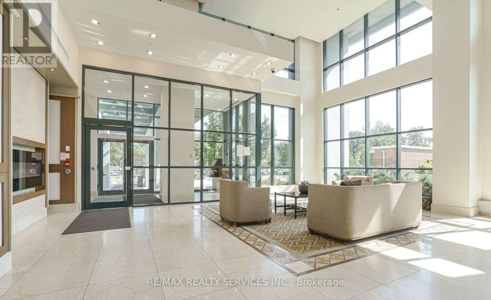 1308 - 100 John Street, Brampton (Downtown Brampton), Ontario  L6N 2S8 - Photo 3 - W12797848