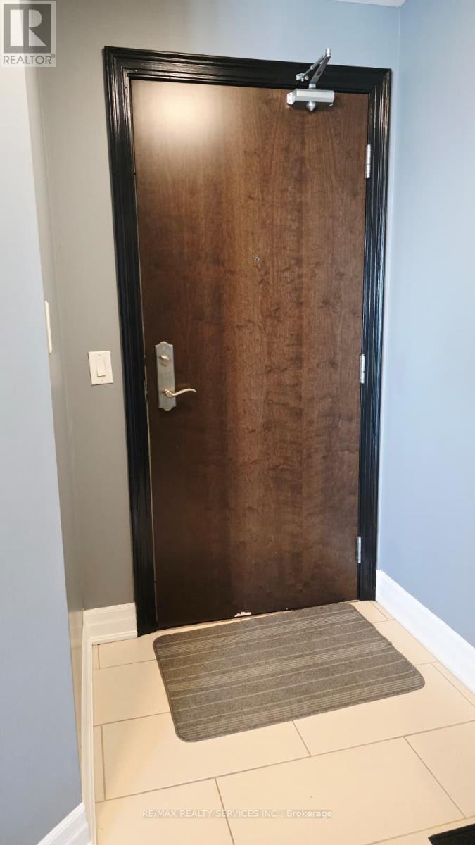 1308 - 100 John Street, Brampton (Downtown Brampton), Ontario  L6N 2S8 - Photo 6 - W12797848