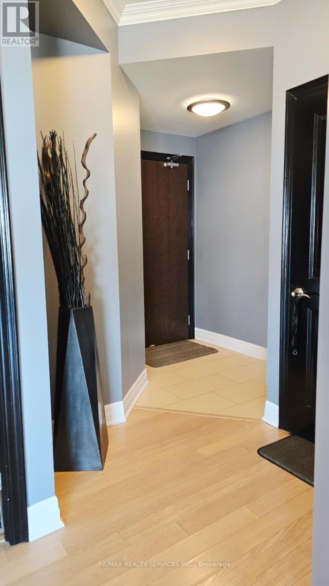 1308 - 100 John Street, Brampton (Downtown Brampton), Ontario  L6N 2S8 - Photo 7 - W12797848