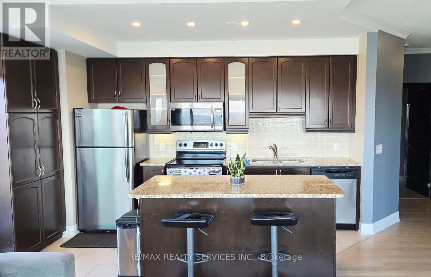 1308 - 100 John Street, Brampton (Downtown Brampton), Ontario  L6N 2S8 - Photo 9 - W12797848