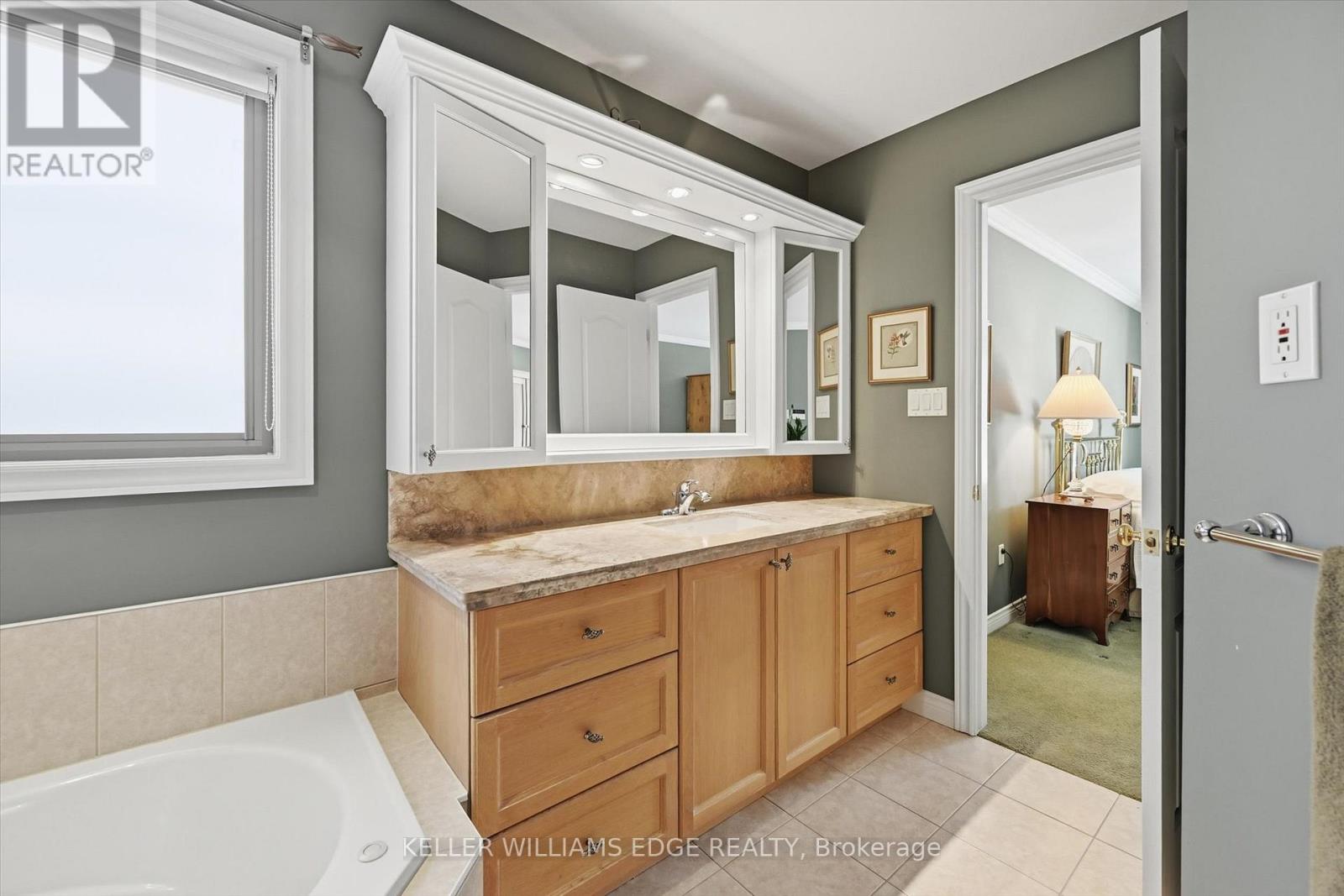 305 Southcote Drive, Hamilton (Meadowlands), Ontario  L9G 5C4 - Photo 23 - X12797658