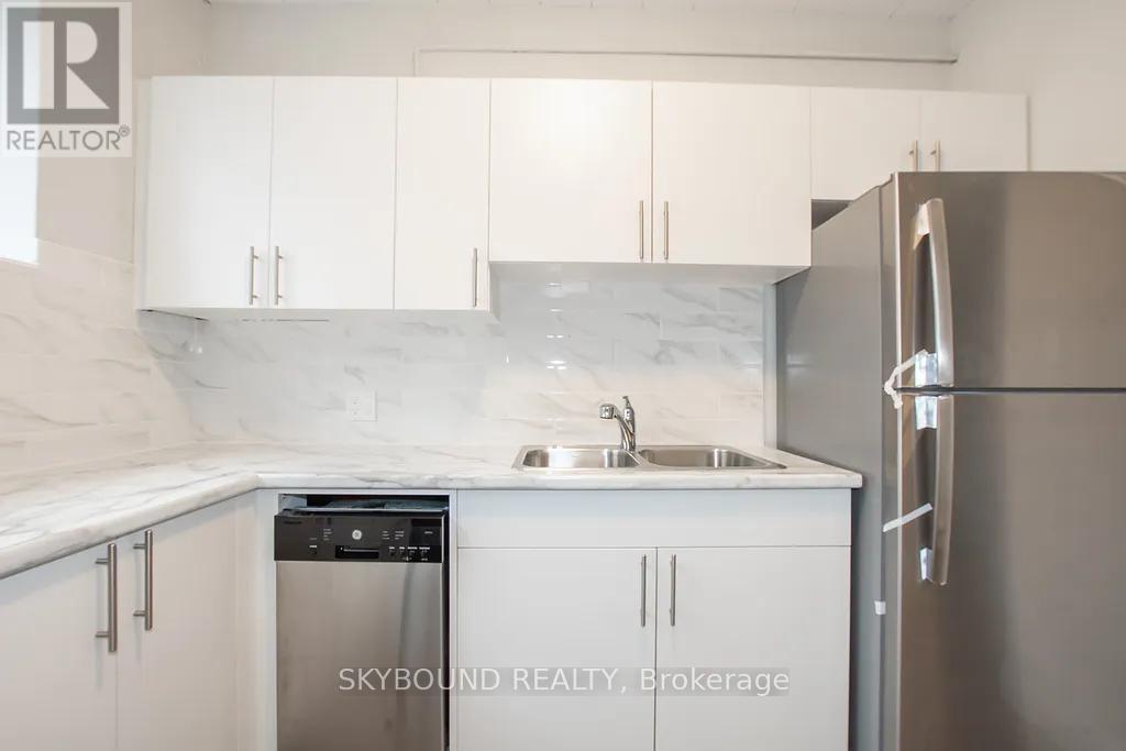 5 Napier Street, St. Catharines, Ontario  L2R 6B3 - Photo 8 - X12797702