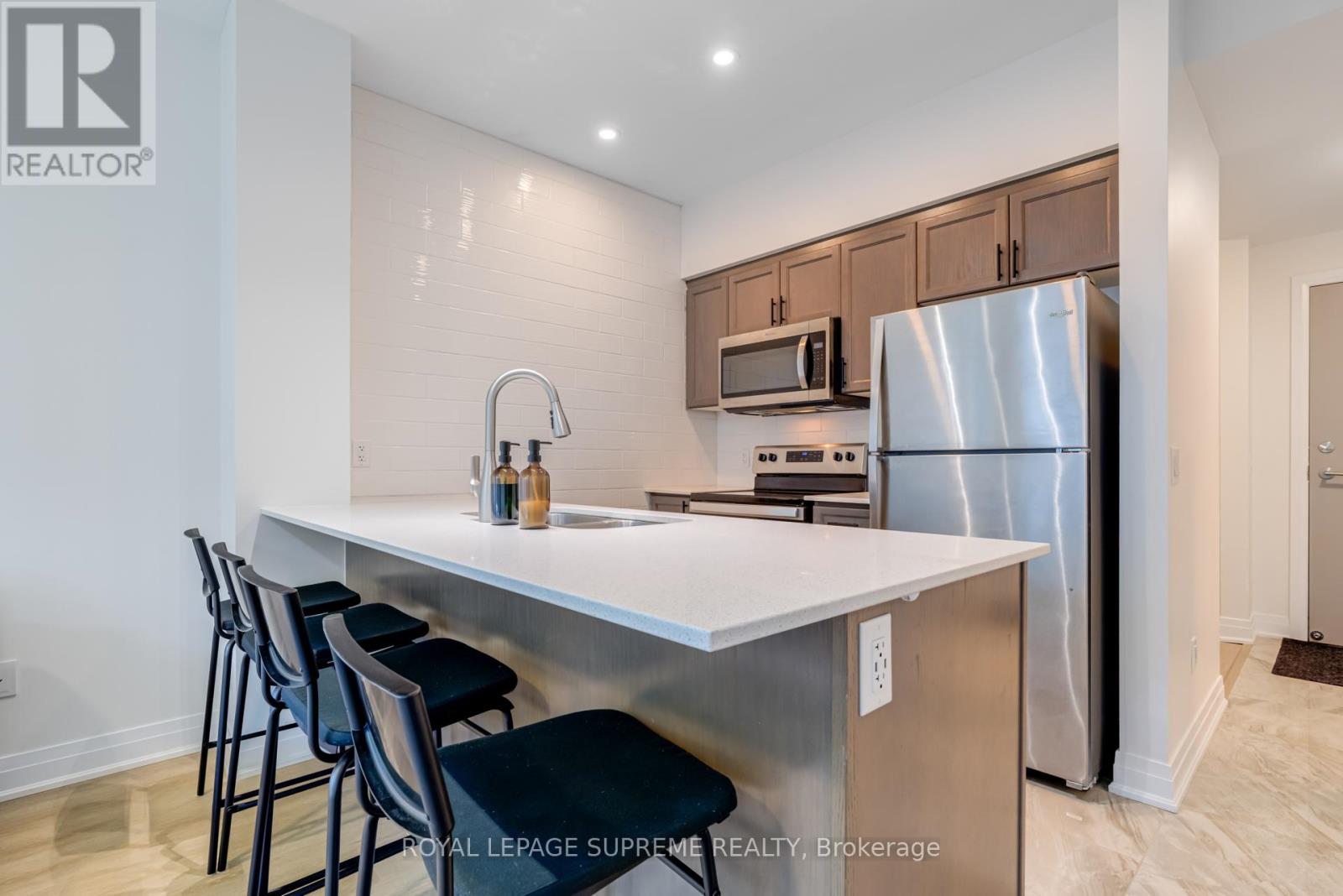 337 - 16 Concord Place, Grimsby (Grimsby Beach), Ontario  L3M 0J1 - Photo 4 - X12797768