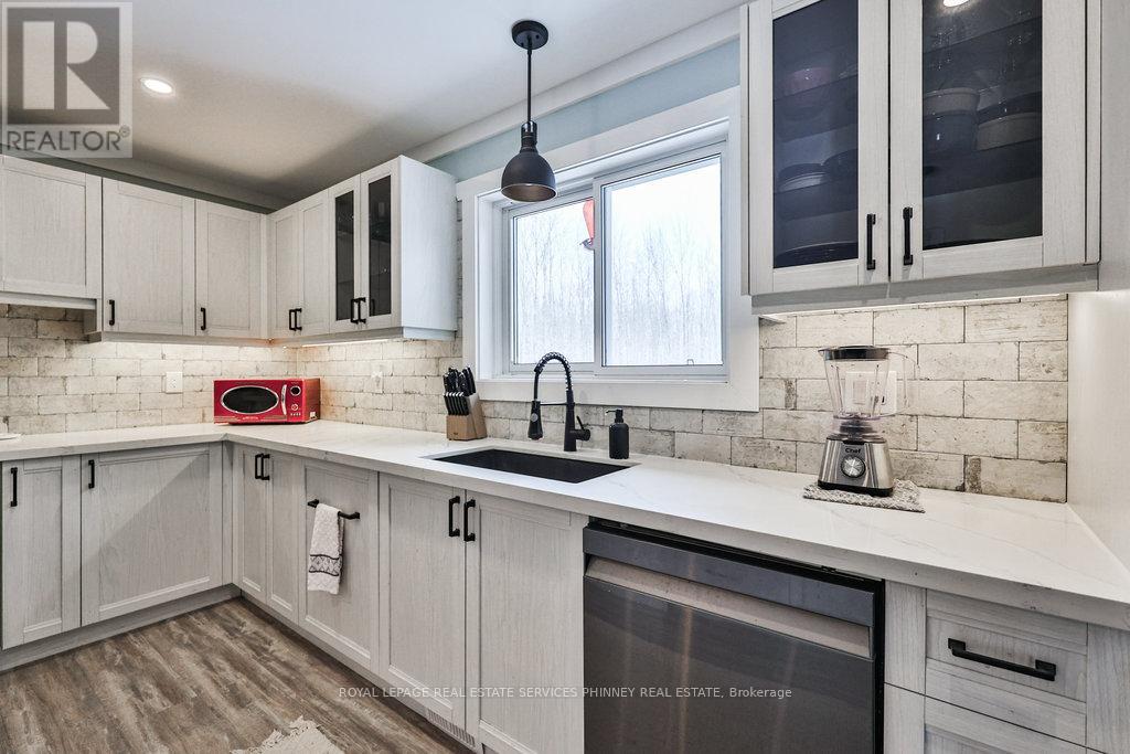 1068 Xavier Street, Gravenhurst (Morrison), Ontario  P0E 1G0 - Photo 15 - X12797880
