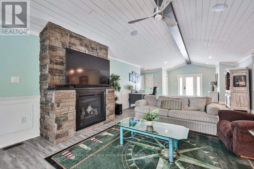 1068 Xavier Street, Gravenhurst (Morrison), Ontario  P0E 1G0 - Photo 17 - X12797880