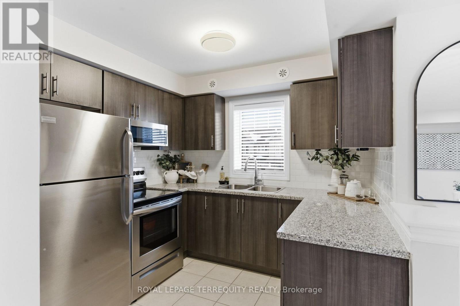 42 Artania Street, Oshawa (Windfields), Ontario  L1L 0E7 - Photo 10 - E12797858