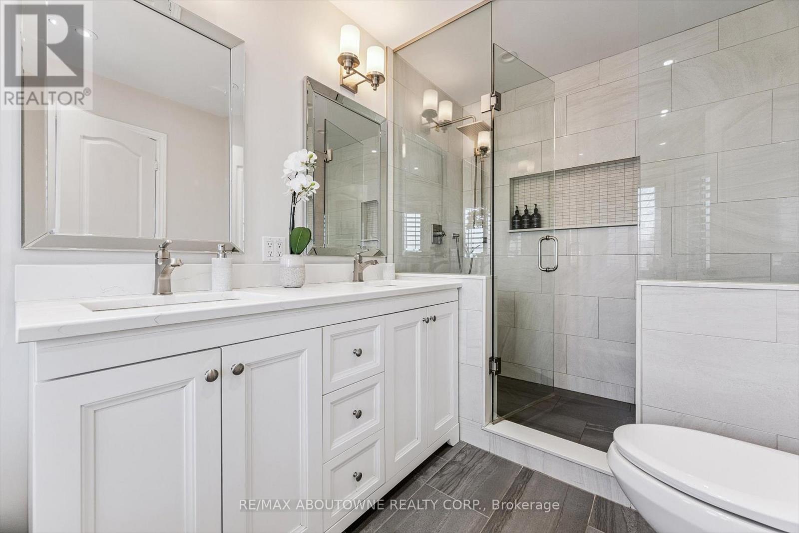 256 Lexington Road, Oakville, Ontario  L6H 6L9 - Photo 27 - W12797502