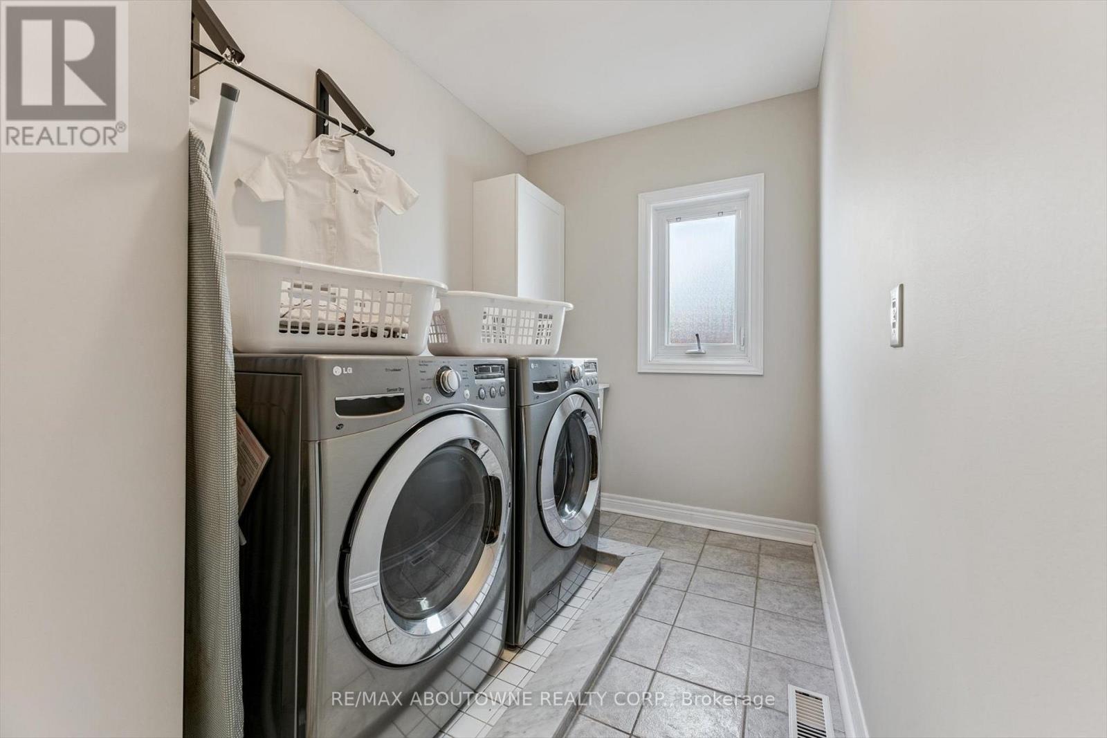 256 Lexington Road, Oakville, Ontario  L6H 6L9 - Photo 37 - W12797502