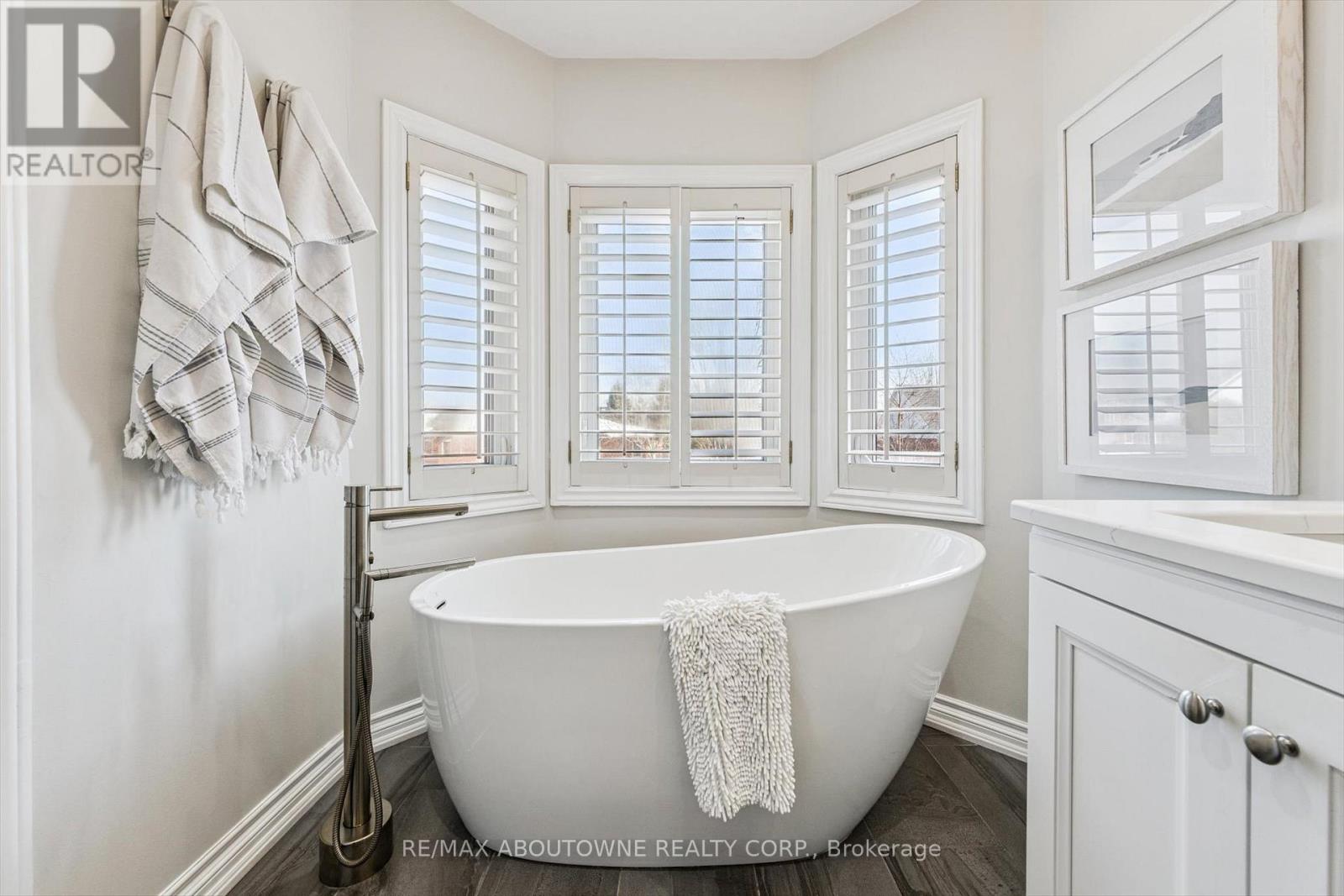 256 Lexington Road, Oakville, Ontario  L6H 6L9 - Photo 28 - W12797502