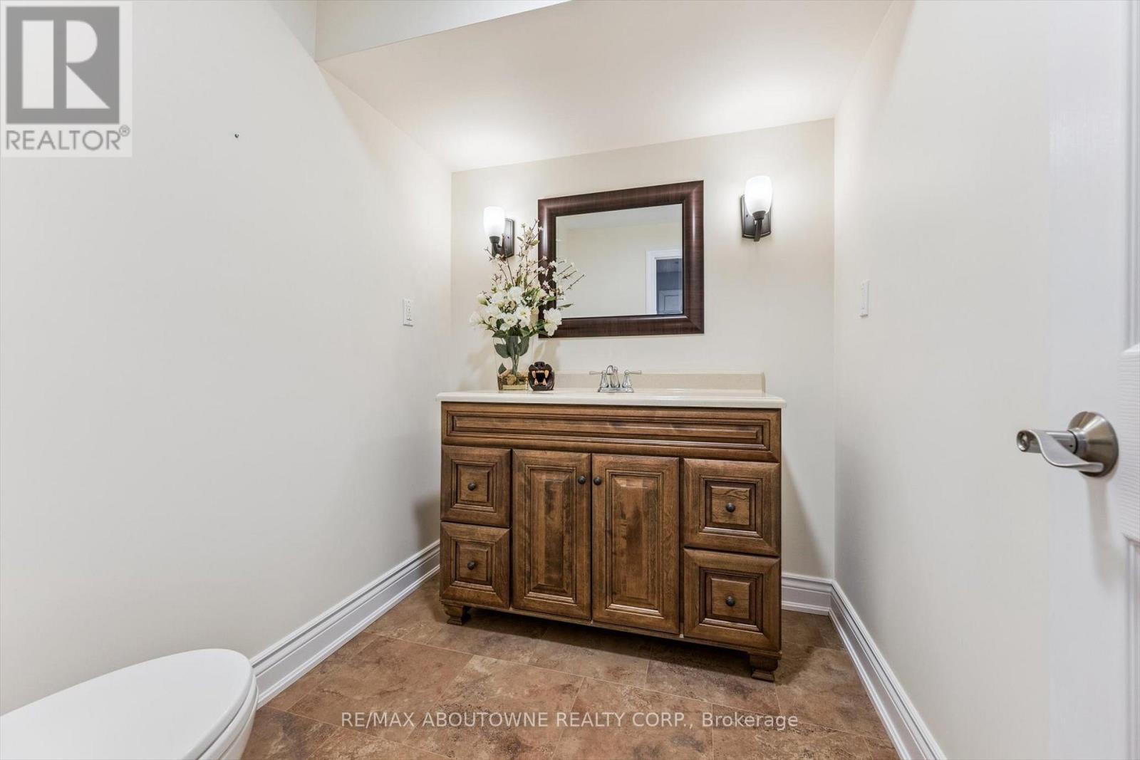 256 Lexington Road, Oakville, Ontario  L6H 6L9 - Photo 44 - W12797502