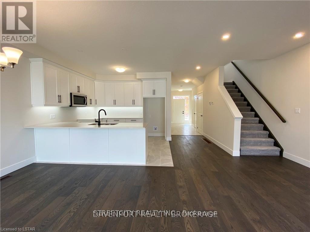 18 Julie Crescent, London South, Ontario  N5Z 0A9 - Photo 5 - X12797444