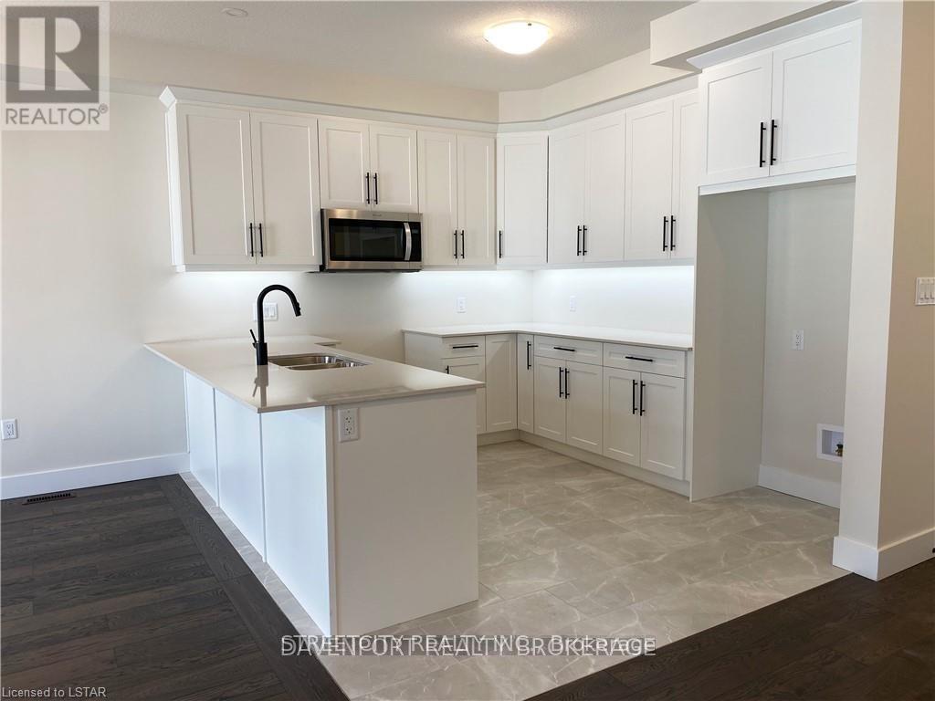 18 Julie Crescent, London South, Ontario  N5Z 0A9 - Photo 6 - X12797444