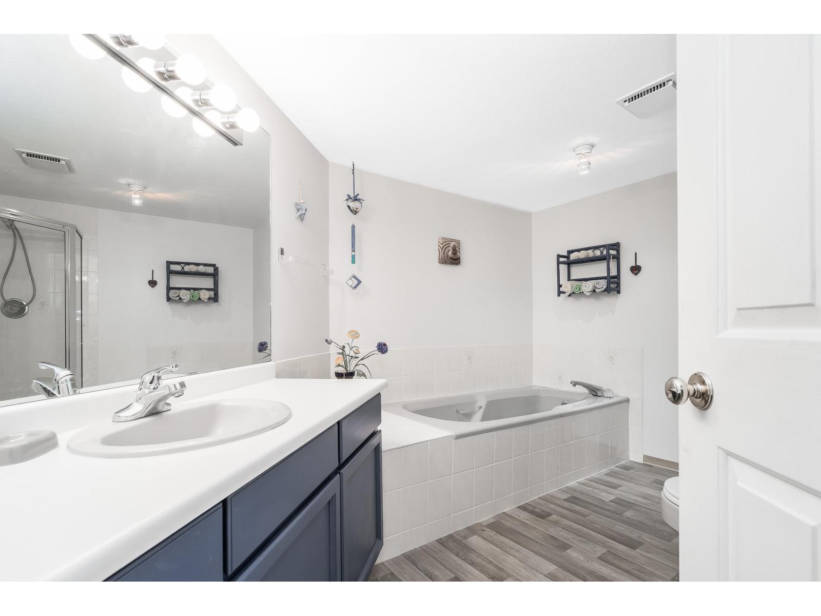 203 1378 Fir Street, White Rock, British Columbia  V4B 4B2 - Photo 20 - R3090280